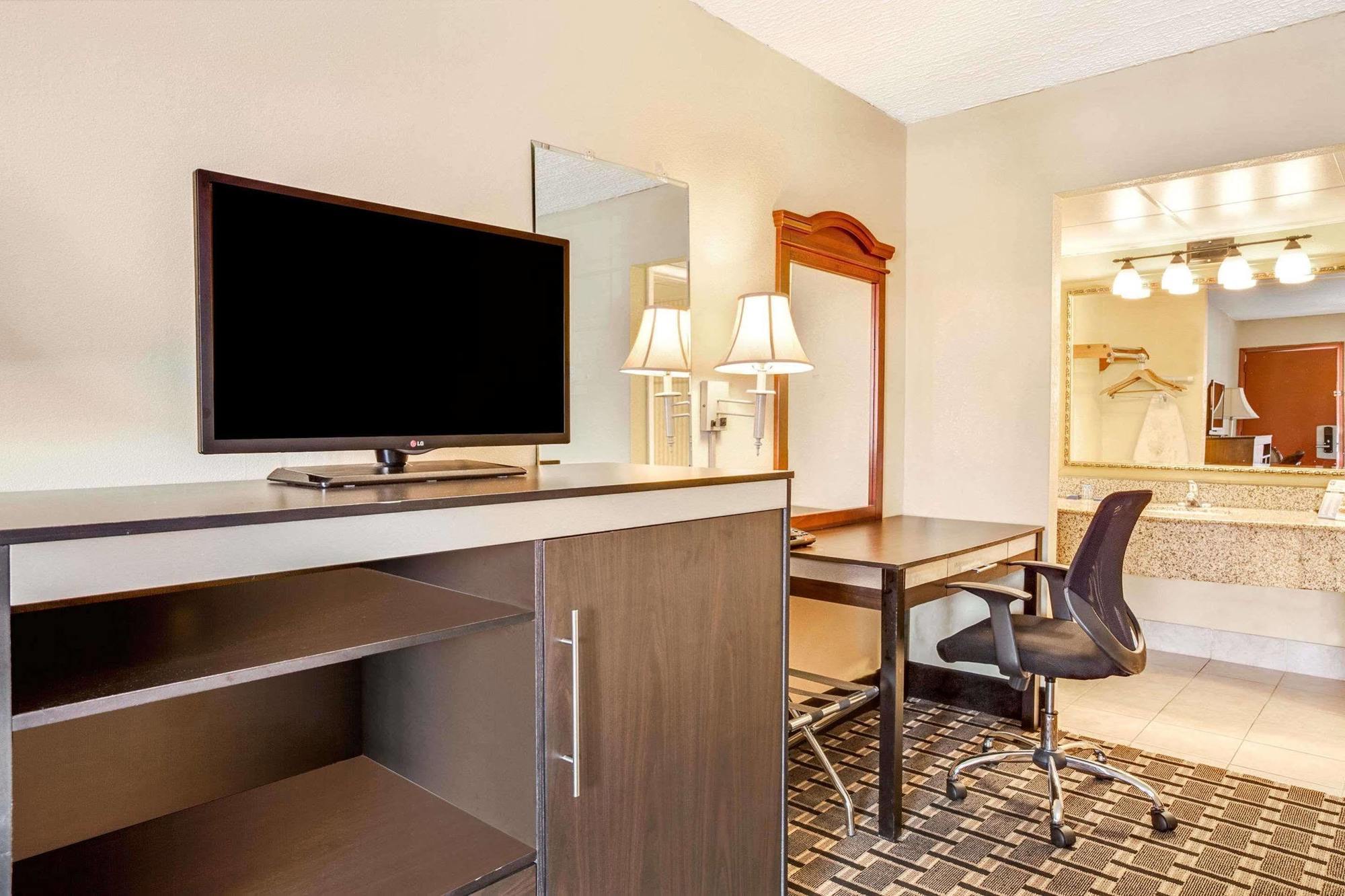 Knights Inn Mount Laurel Eksteriør billede